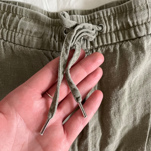 H&M // Cotton Linen Shorts in Light Khaki Green - Picture 5 of 7